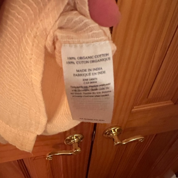 Peach 🍑 blouse - Picture 3 of 5